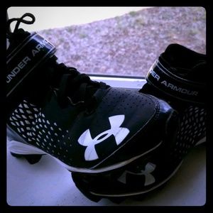 **SOLD** Under Armour Baseball Football Cleats
